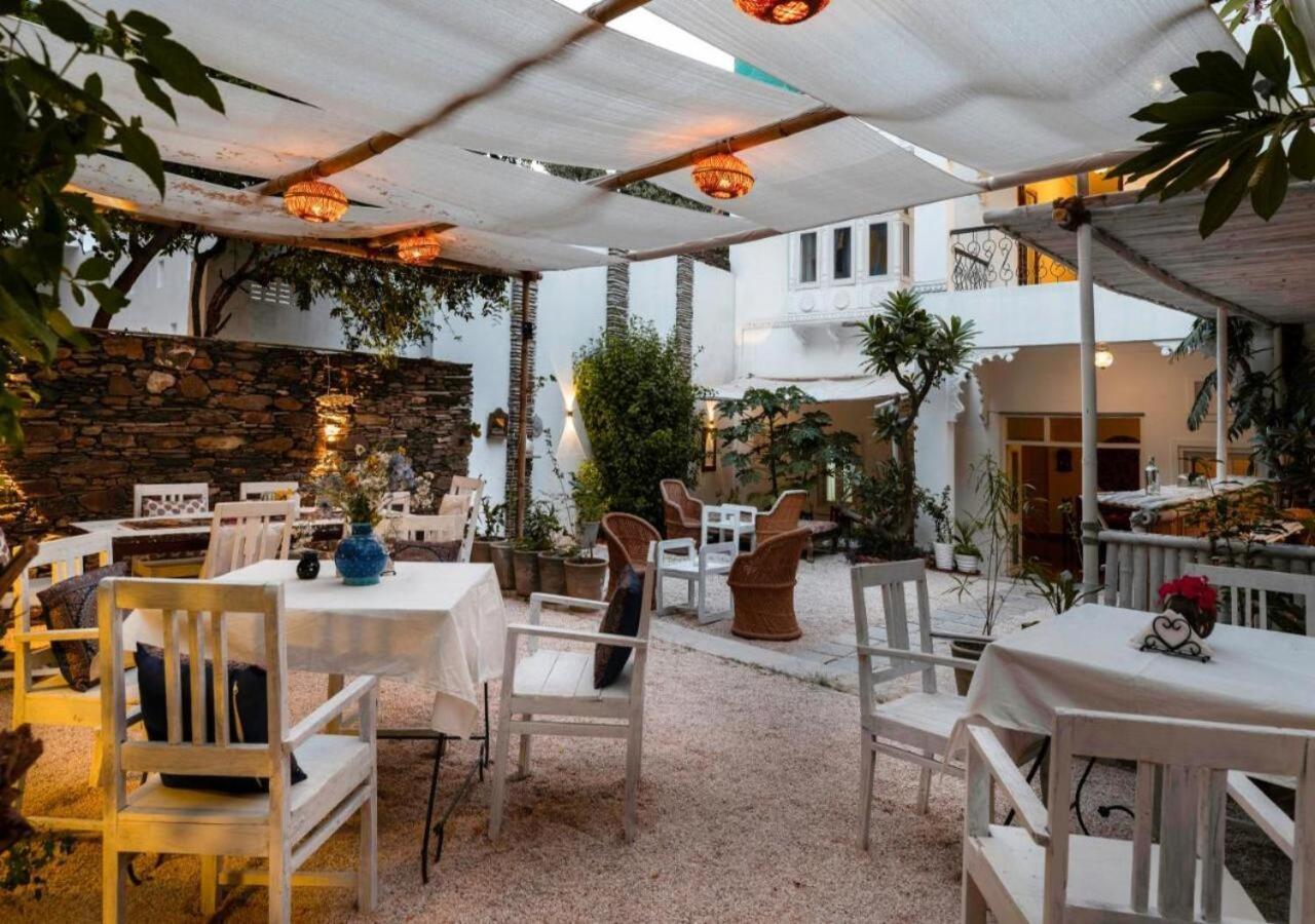 Hibiscus Hotel Удайпур Екстериор снимка