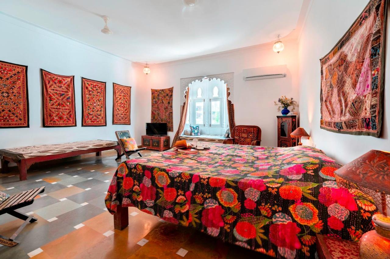 Hibiscus Hotel Удайпур Екстериор снимка