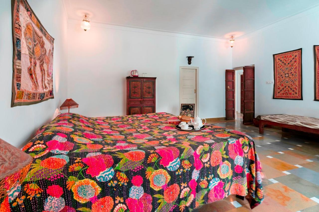 Hibiscus Hotel Удайпур Екстериор снимка
