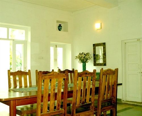 Hibiscus Hotel Удайпур Екстериор снимка